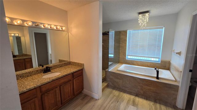 10422 GLEN WILLOW LANE, Tampa, FL 33647