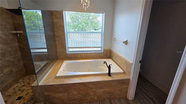 10422 GLEN WILLOW LANE, Tampa, FL 33647