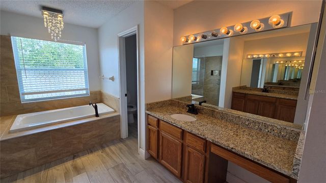 10422 GLEN WILLOW LANE, Tampa, FL 33647