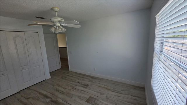 10422 GLEN WILLOW LANE, Tampa, FL 33647
