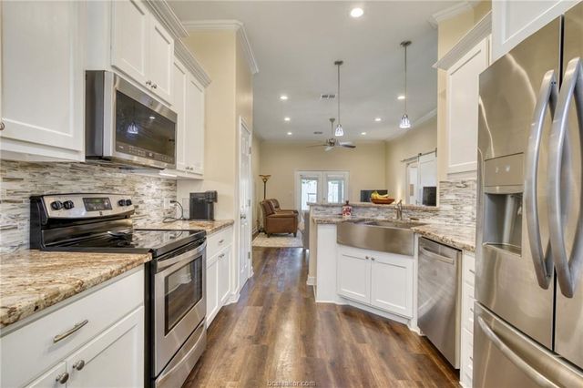 1104 Jennifer Street, Madisonville, TX 77864