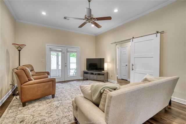 1104 Jennifer Street, Madisonville, TX 77864