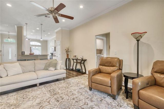 1104 Jennifer Street, Madisonville, TX 77864