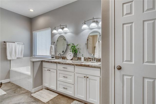 1104 Jennifer Street, Madisonville, TX 77864