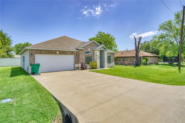 1104 Jennifer Street, Madisonville, TX 77864