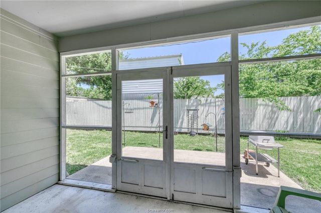 1104 Jennifer Street, Madisonville, TX 77864