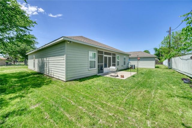 1104 Jennifer Street, Madisonville, TX 77864