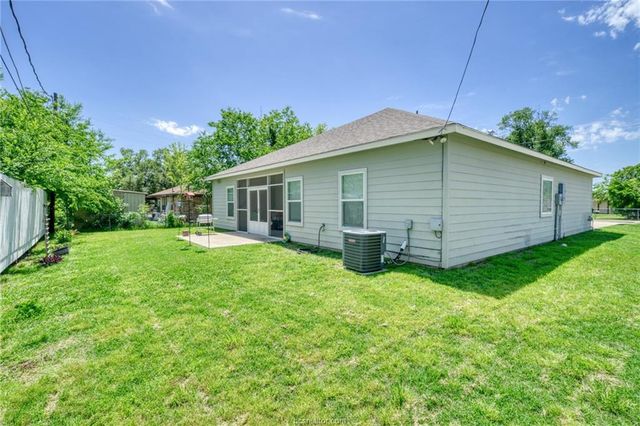 1104 Jennifer Street, Madisonville, TX 77864