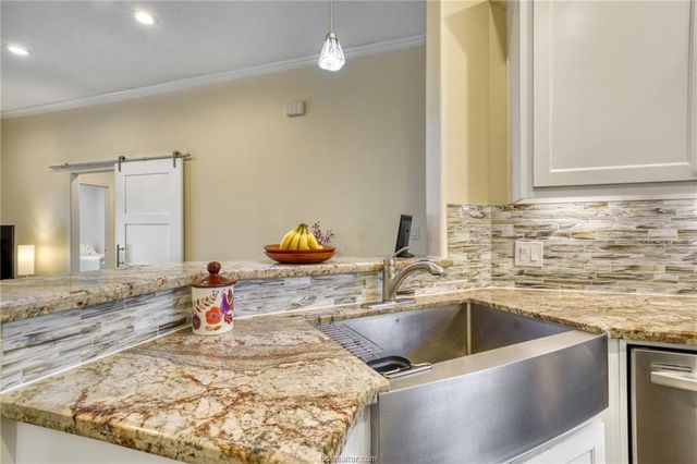 1104 Jennifer Street, Madisonville, TX 77864