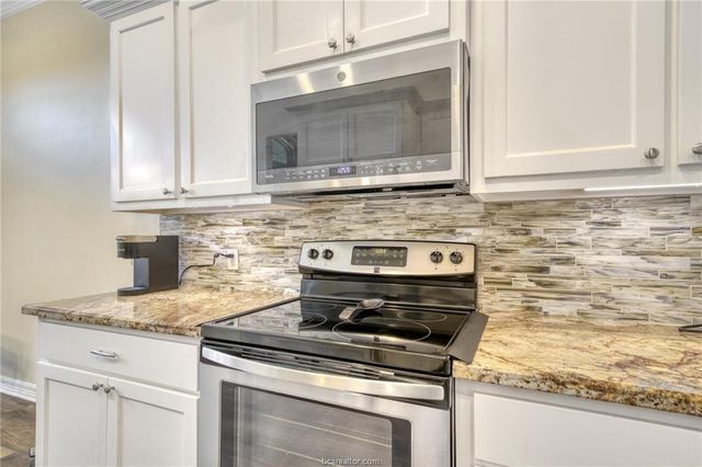 1104 Jennifer Street, Madisonville, TX 77864
