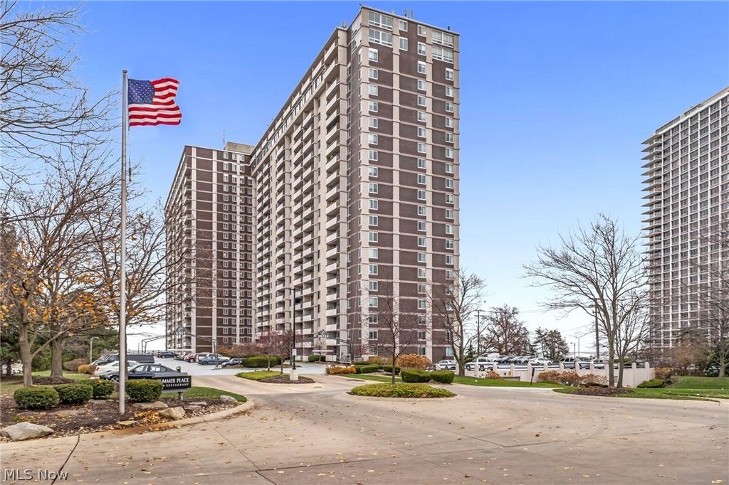 12900 Lake Avenue 216, Lakewood, OH 44107