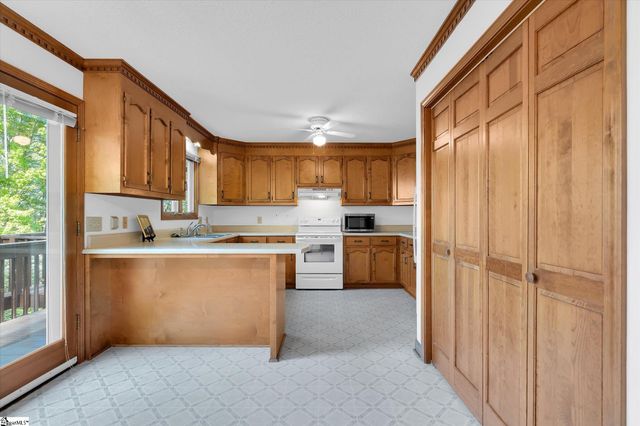 120 Packs Mountain Ridge Road, Taylors, SC 29687