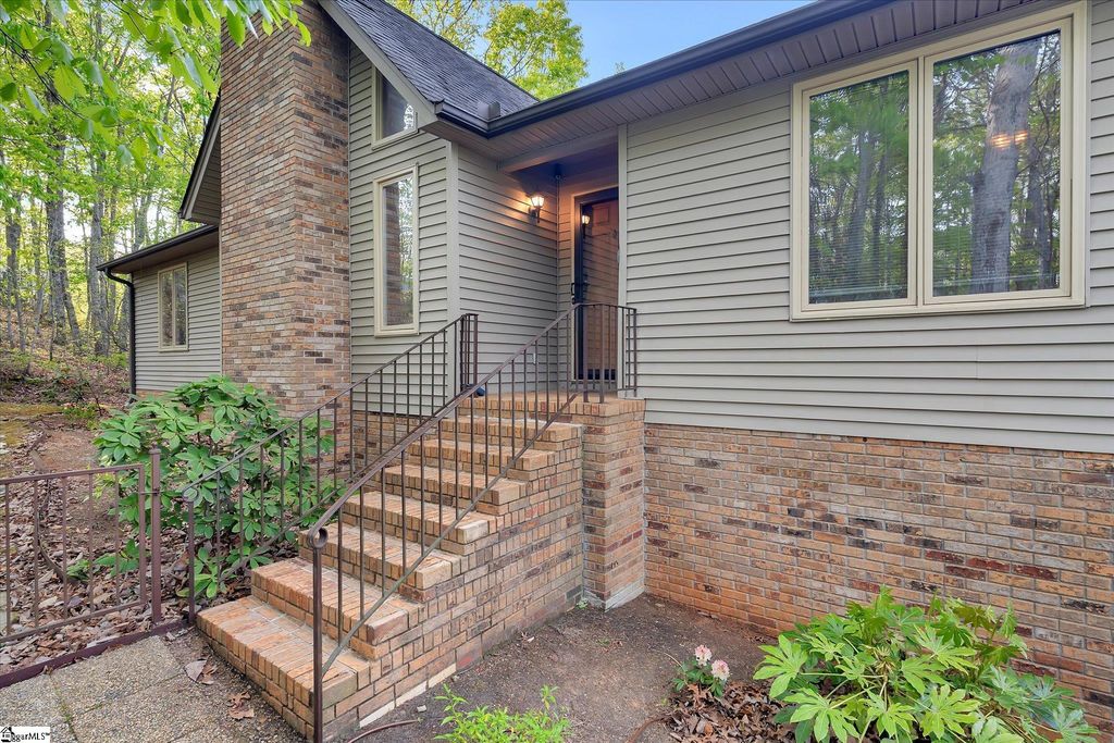 120 Packs Mountain Ridge Road, Taylors, SC 29687