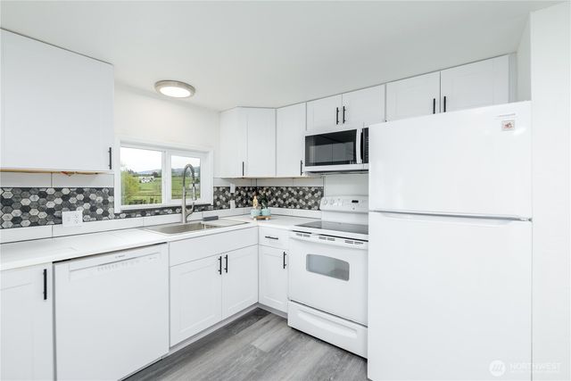 251 Washington Harbor Rd, Sequim, WA 98382