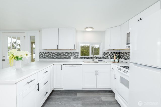 251 Washington Harbor Rd, Sequim, WA 98382