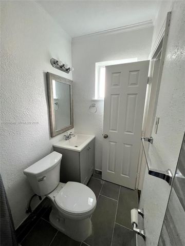 590 NW 40th Court 3, Oakland Park, FL 33309