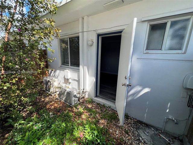 590 NW 40th Court 3, Oakland Park, FL 33309