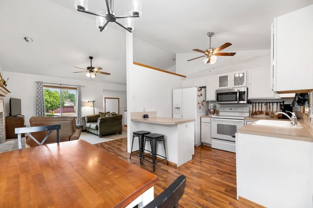 10813 W BLAKE CIR, Wichita, KS 67209