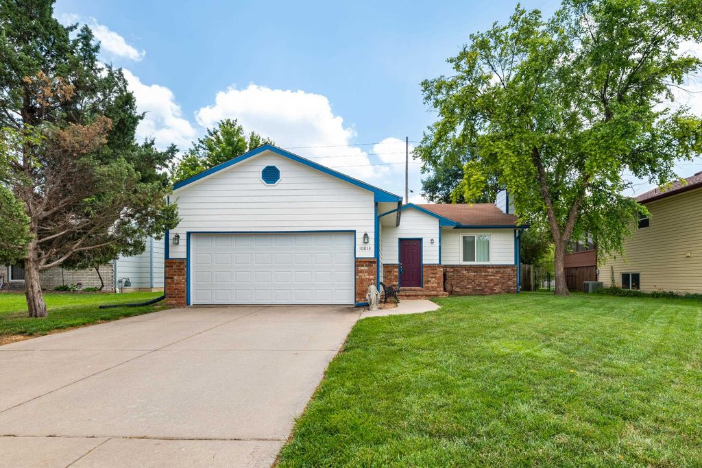 10813 W BLAKE CIR, Wichita, KS 67209