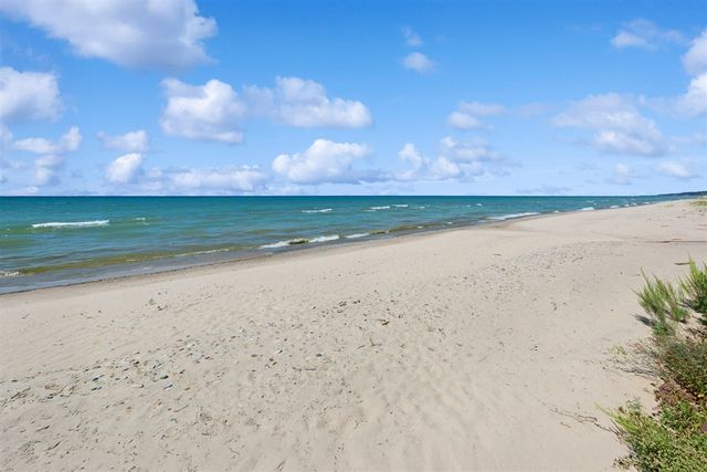 7150 Windcliff Drive, South Haven, MI 49090