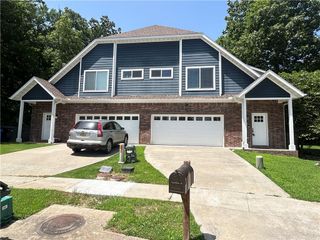 16 Ray Avenue, Fayetteville, AR 72701