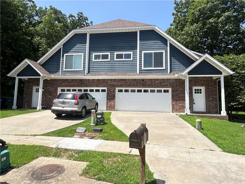 16 Ray Avenue, Fayetteville, AR 72701