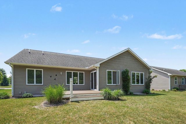 2212 Oakland Farms Trail, Portage City, MI 49024
