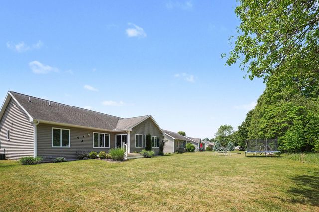 2212 Oakland Farms Trail, Portage City, MI 49024