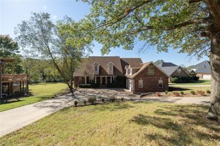 2865 Dorchester Drive, Fayetteville, AR 72703