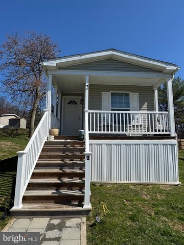2 PONDEROSA LN, New Providence, PA 17560