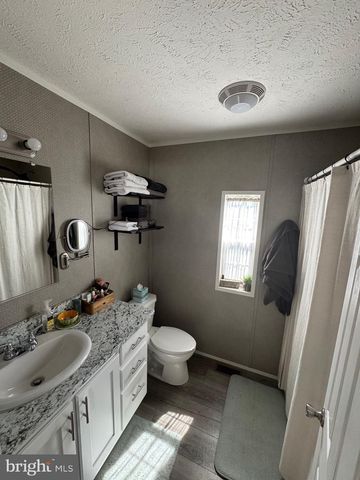 2 PONDEROSA LN, New Providence, PA 17560