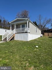 2 PONDEROSA LN, New Providence, PA 17560