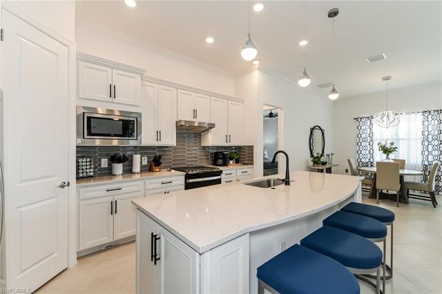 9819 Everglades DR, Naples, FL 34120