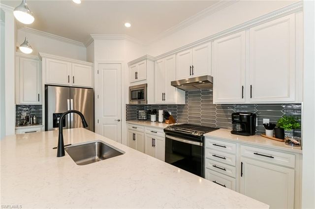 9819 Everglades DR, Naples, FL 34120