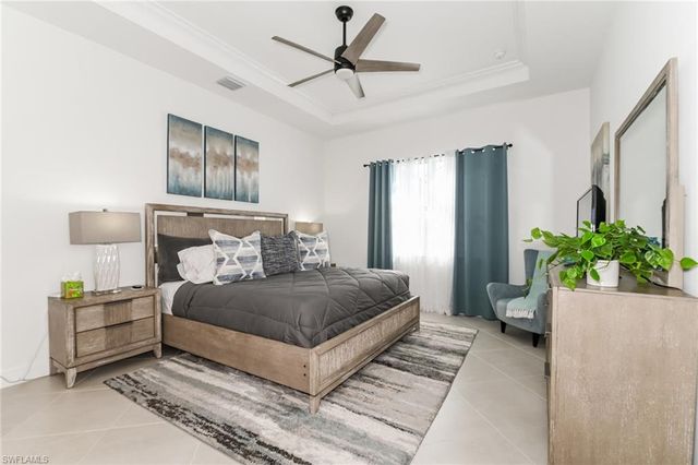 9819 Everglades DR, Naples, FL 34120