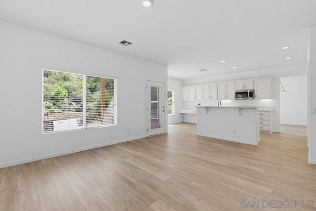 3173 Willow Tree Ln, Escondido, CA 92027