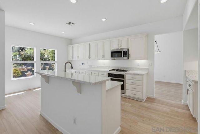 3173 Willow Tree Ln, Escondido, CA 92027