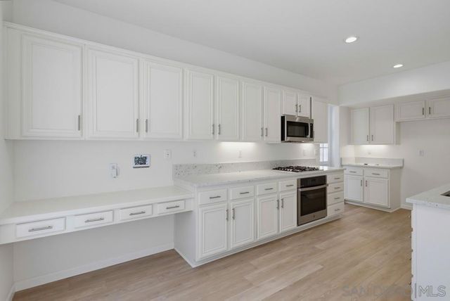 3173 Willow Tree Ln, Escondido, CA 92027