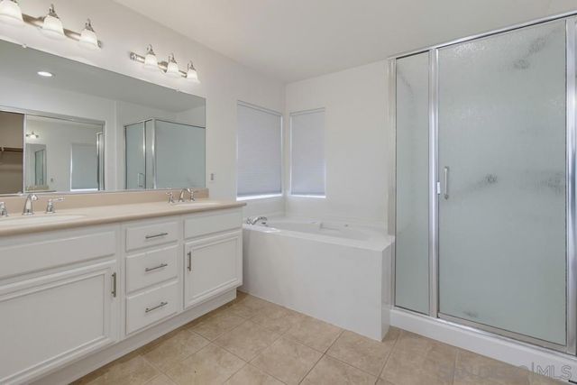 3173 Willow Tree Ln, Escondido, CA 92027