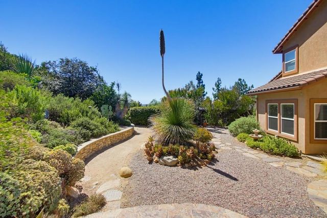 3173 Willow Tree Ln, Escondido, CA 92027