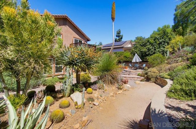 3173 Willow Tree Ln, Escondido, CA 92027