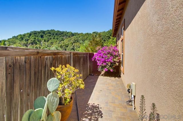 3173 Willow Tree Ln, Escondido, CA 92027