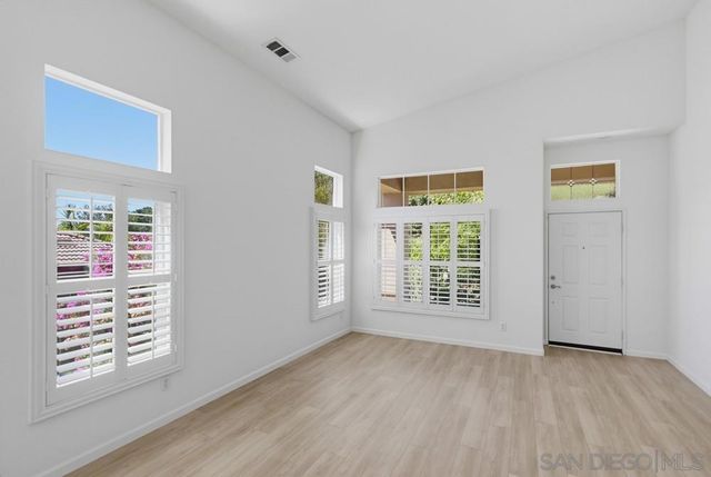 3173 Willow Tree Ln, Escondido, CA 92027