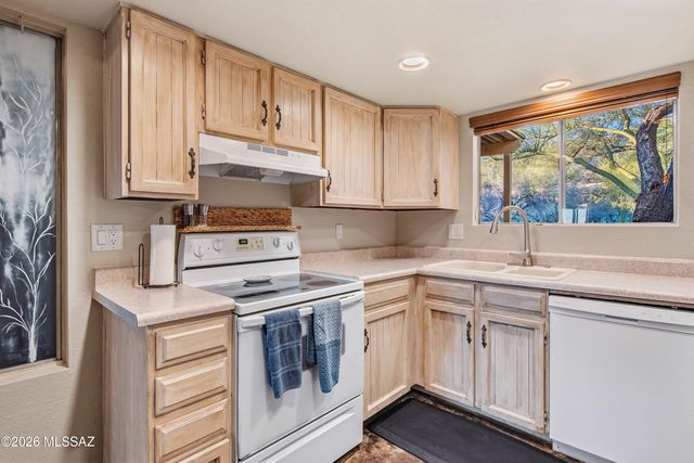 6441 N Foothills Drive, Tucson, AZ 85718