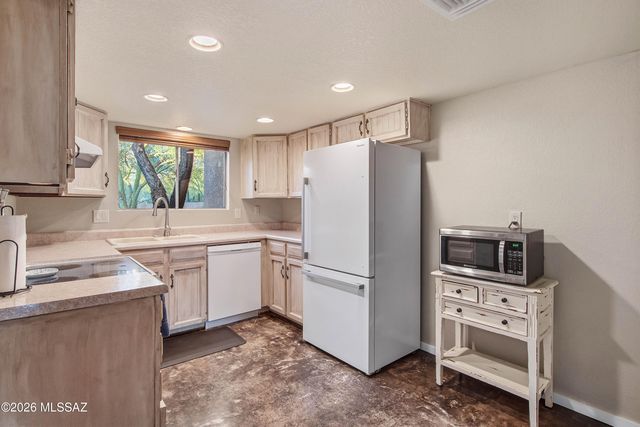 6441 N Foothills Drive, Tucson, AZ 85718