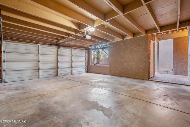 6441 N Foothills Drive, Tucson, AZ 85718