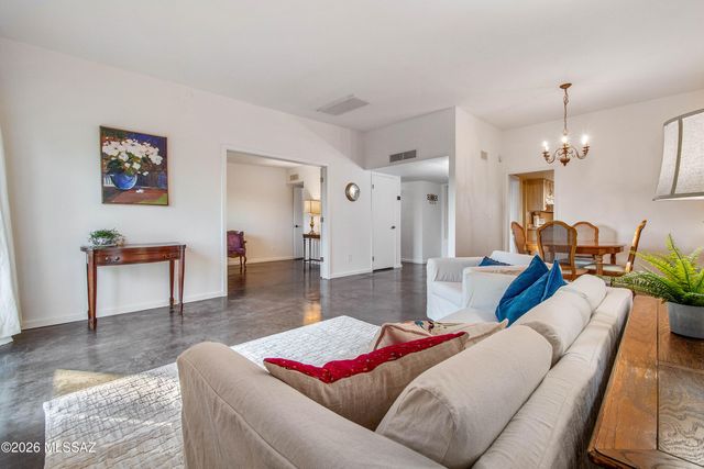 6441 N Foothills Drive, Tucson, AZ 85718