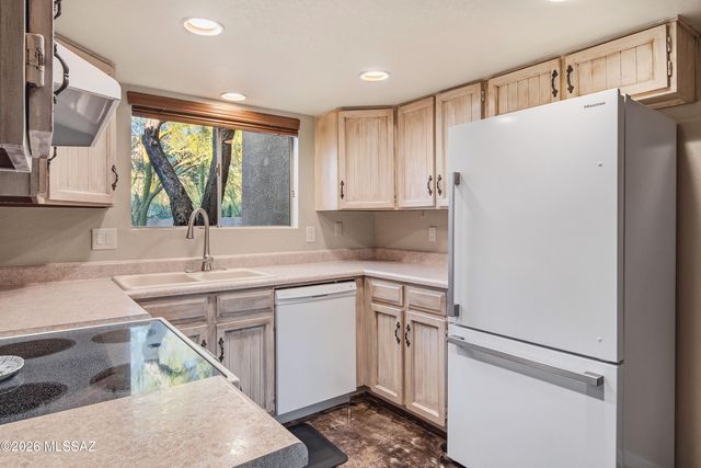 6441 N Foothills Drive, Tucson, AZ 85718