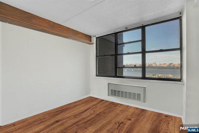 7002 Boulevard East 8P, Guttenberg, NJ 07093