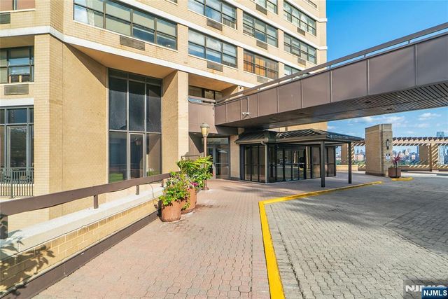 7002 Boulevard East 8P, Guttenberg, NJ 07093